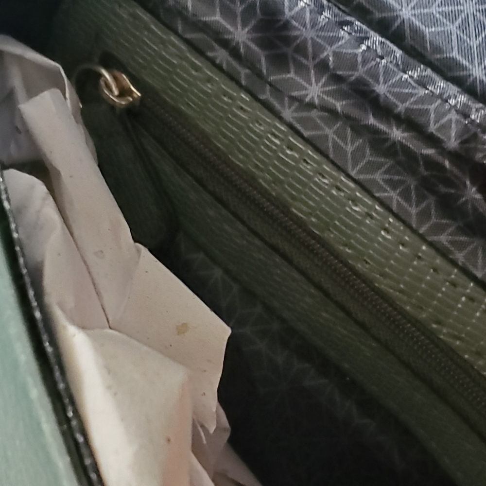 Time and Tru recycled materials vinyl snake textured shoulder bag green - Picture 8 of 16